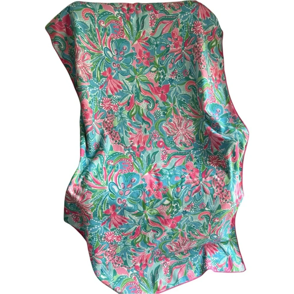 Lilly Pulitzer lounge beach towel 40x72